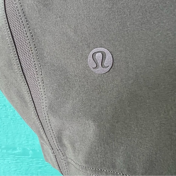 LULULEMON OLIVE GREEN SHORTS 5” INSEAM SIDE ZIPPER POCKET SIZE SMALL - Picture 4 of 12